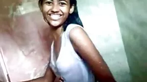 Busty Astrid کے اندھے کی تاریخ میں بدل جاتا ہے دھوکہ دہی