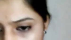 ڈرپوک اور busty stepsis لینا گرپس لنڈ کھیلتے ہوئے