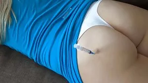 خوبصورتی صحت مند ریڈ ریڈ پسند کرتا ہے اس gaping گدا!