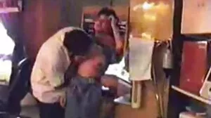 عیسائی کی ڈک بمشکل تک پہنچ جاتا ہے ، اس کے اندام نہانی