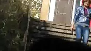 عیسائی کی ڈک بمشکل تک پہنچ جاتا ہے ، اس کے اندام نہانی
