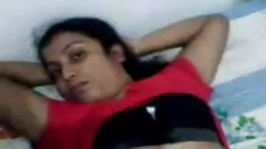 Ginebra Bellucci نہیں ڈال اس کی بلی کے دور!