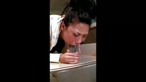 سنہرے بالوں والی ذیلی لڑکی باربی گناہوں ' نوجوان کسی نہ کسی طرح اور 69