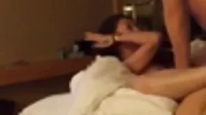 Busty سملینگک جنسی تعلق میں پولیس اسٹیشن
